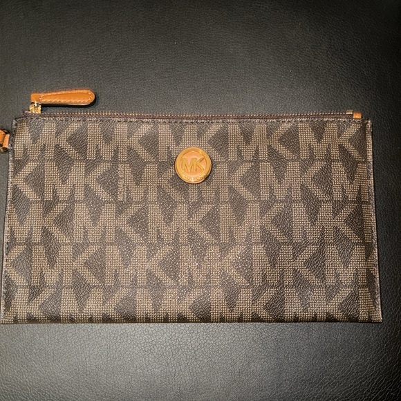 Michael Kors Wristlet Size OS Color Brown Cognac Gold - Picture 3 of 10